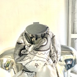 Flower vase  Black and White flowers Flower vase  Black and White flowers